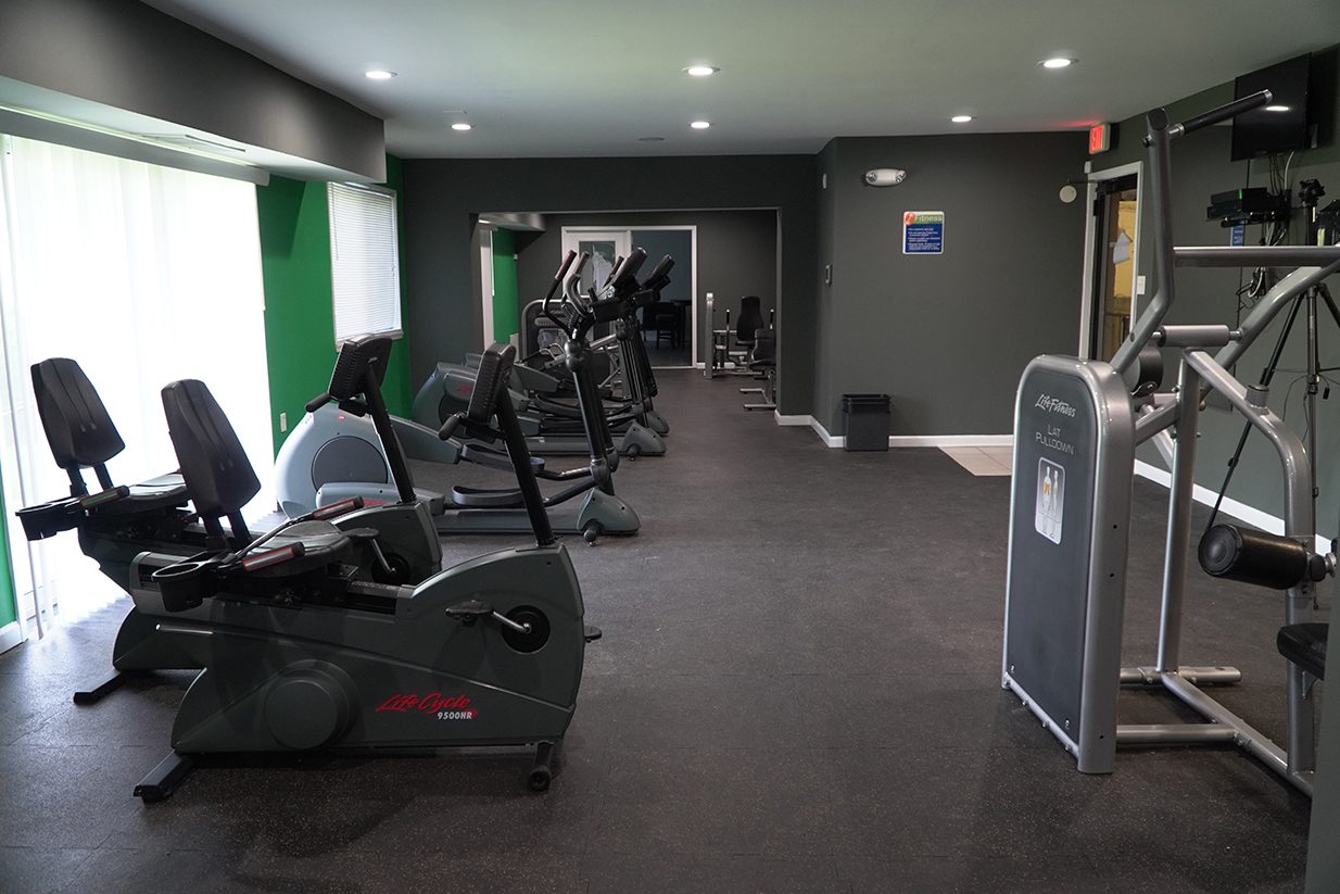 gallery-fitness-center-3 (1) People doing indoor cycling